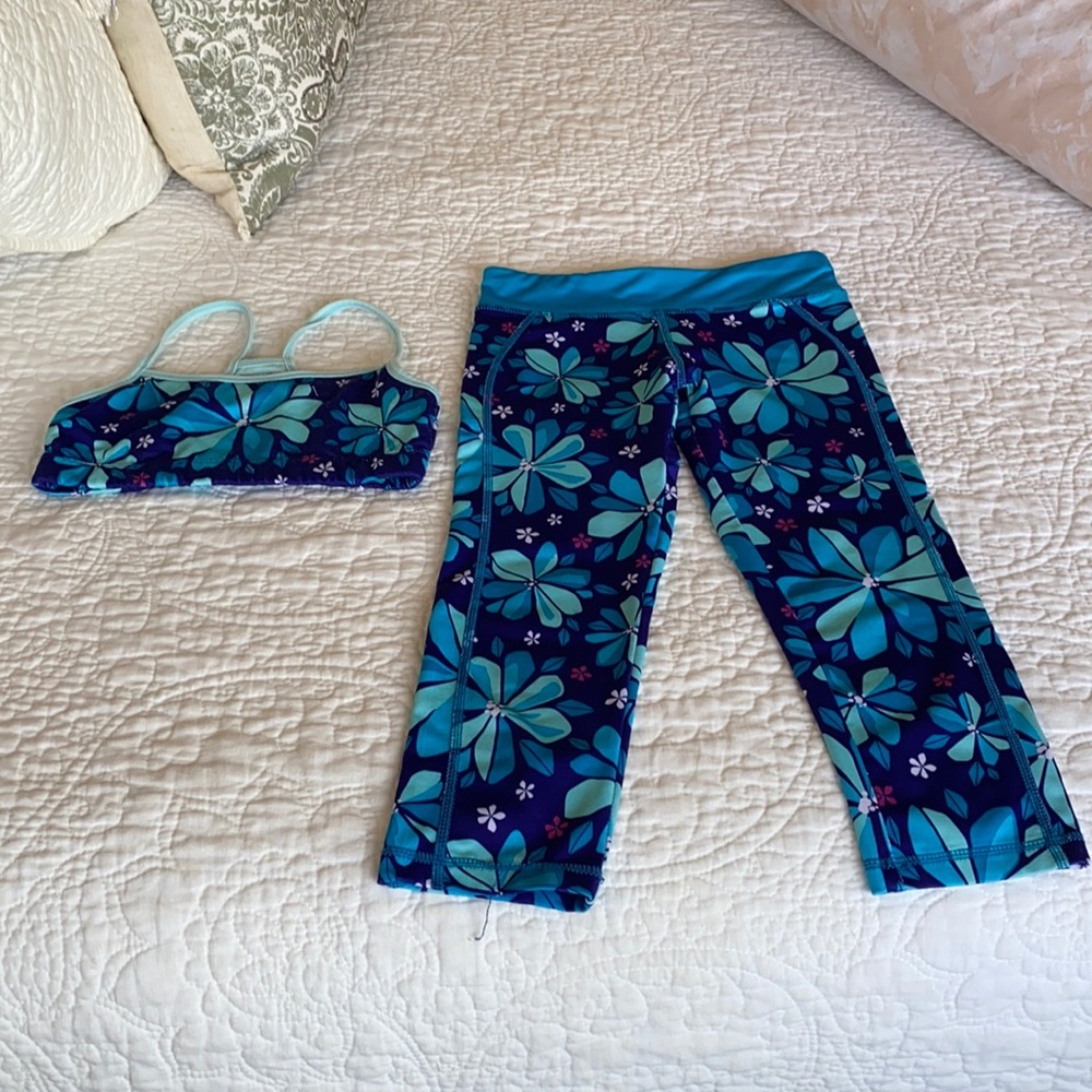 Girls blue flowered athletic set